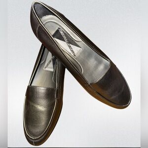 Mootsies Tootsies Peacock Metallic Silver Slip On Loafer‎ Comfort Sz 7M